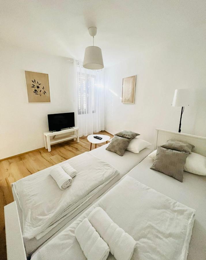 Sml Apartments 1 Izola Kültér fotó